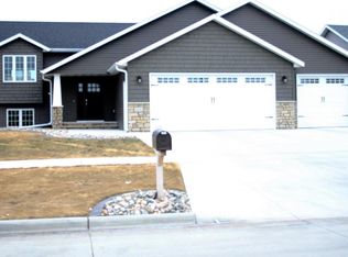 3205 43rd Ave S, Grand Forks, ND 58201
