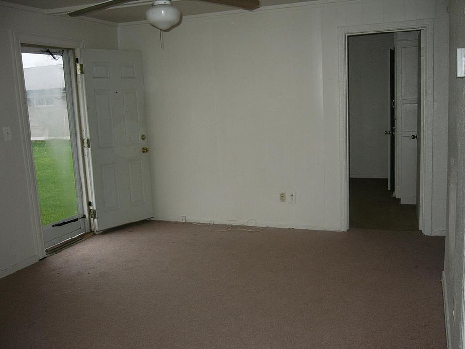 2nd image of 1071 Rochester Rd APT 24