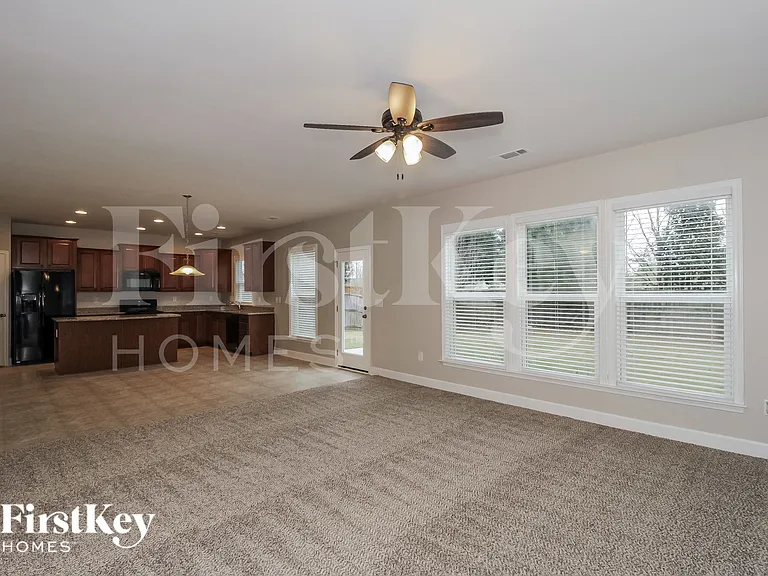 355 Ridgewood Trl — Photo 2