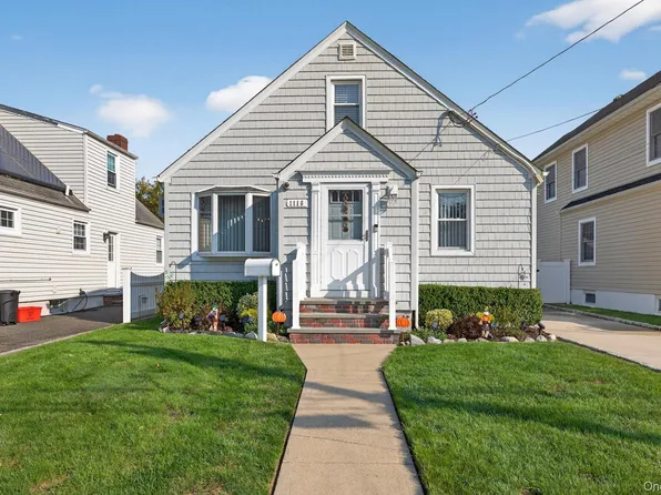 1116 Mosefan Street, Franklin Square, NY 11010
