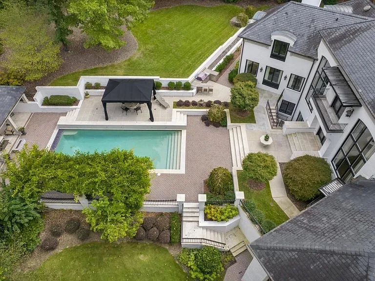 997 Davis Dr — Photo 86