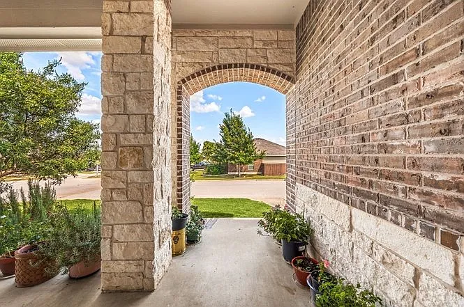 5804 Blackstone Dr — Photo 3
