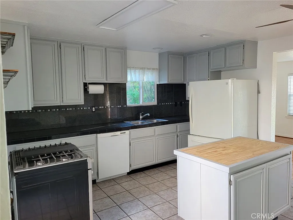 4 bed, 1872 sqft, $6,500 — Photo 4