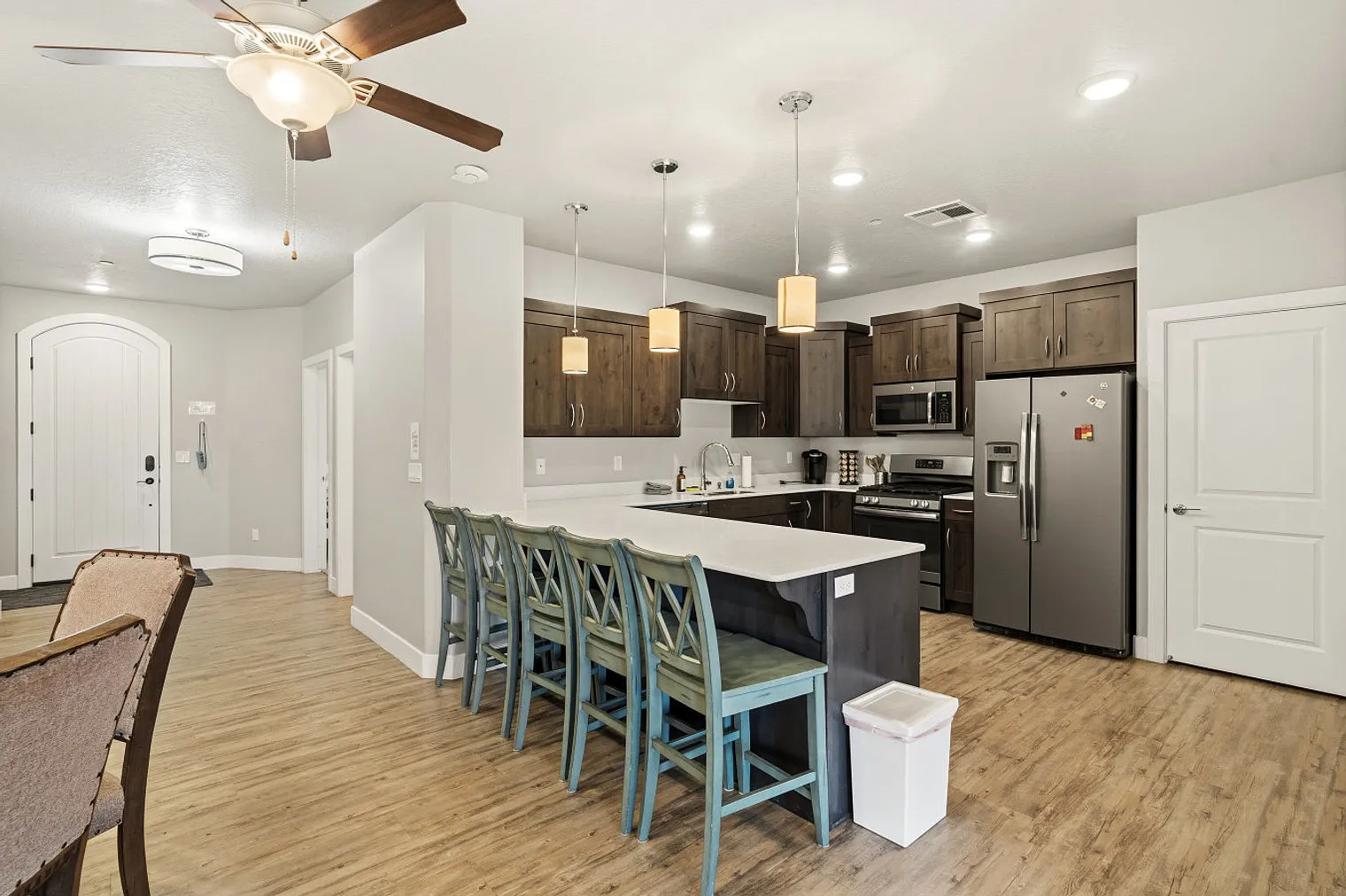 4 bed, 4.0 bath, 2421 sqft, $4,209 — Photo 3