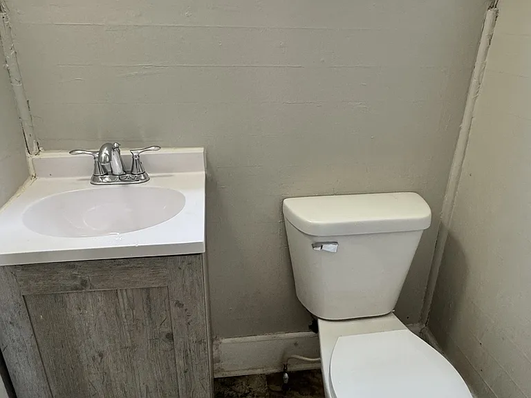 719 W Walnut St #1 — Photo 5