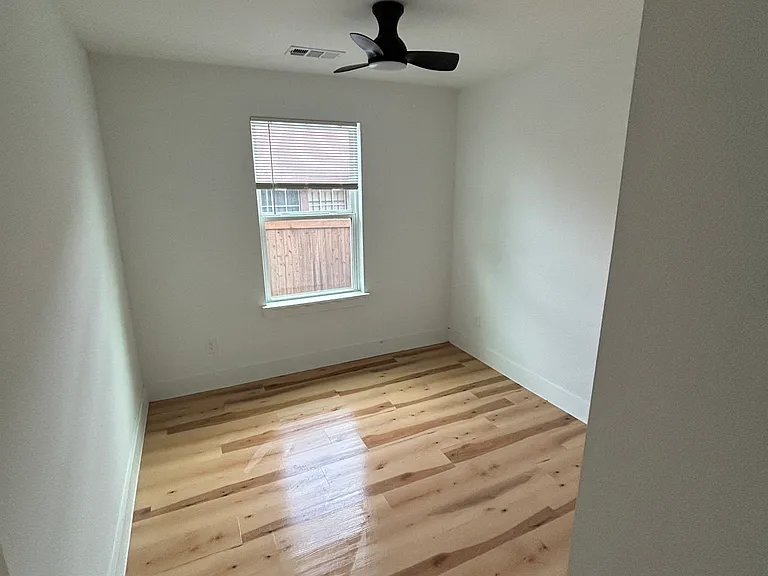 2210 Henry St #A — Photo 12