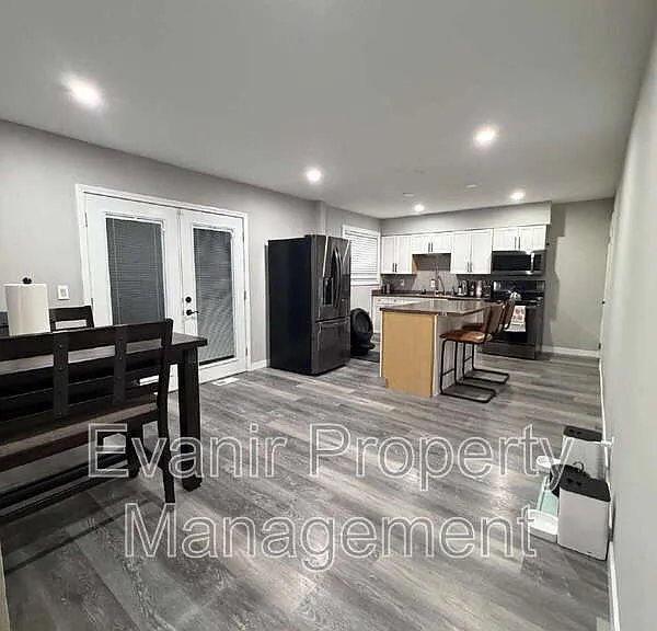11884 Hamden Dr — Photo 6