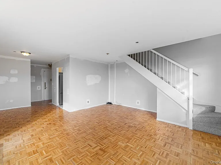 23 Water Grant St #8G — Photo 6