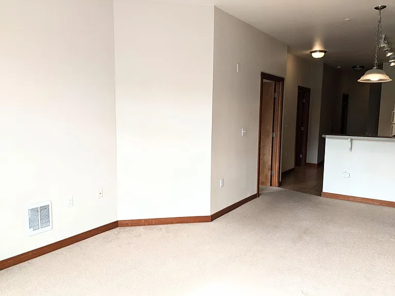 910 Gladstone St #306 — Photo 8