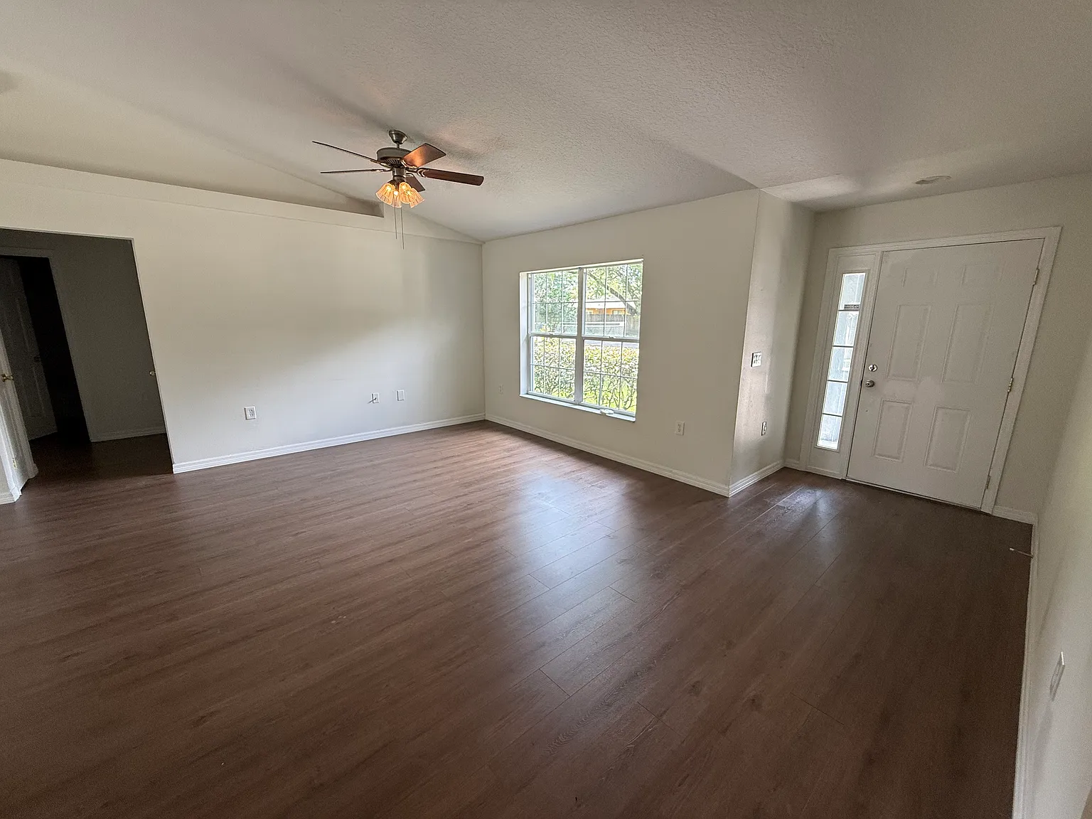 3 bed, 1553 sqft, $1,949 — Photo 2