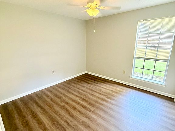 4th image of 1775 Stafford Dr