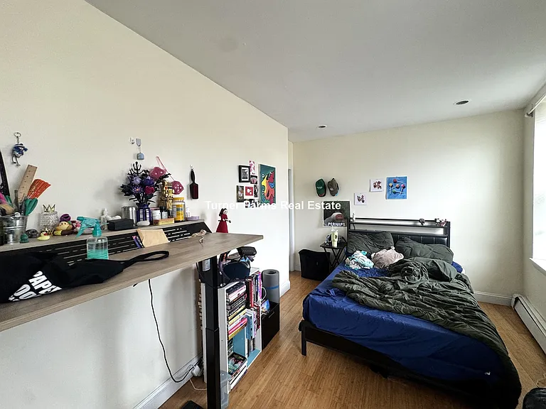 212 Maverick St #3F — Photo 5