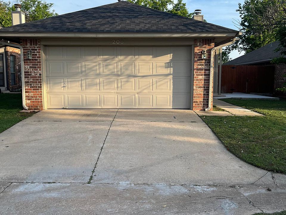 1st image of 208 SW 92nd St