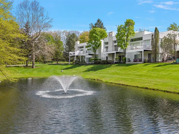 1756 Alexander Dr, Bloomfield Hills, MI 48302