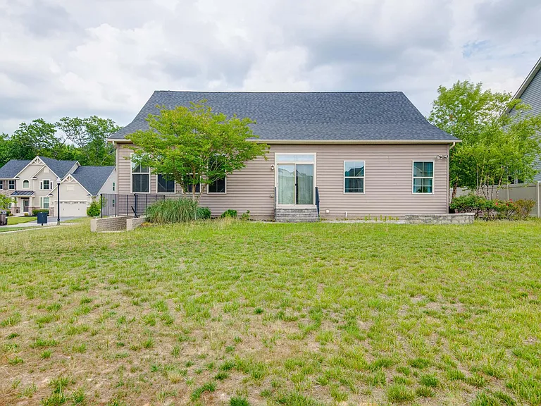 7567 Arundel Woods Dr — Photo 48