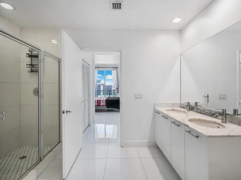 950 Brickell Bay Dr #5006 — Photo 27