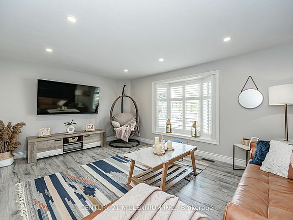 3rd image of 118 Sanderson Dr