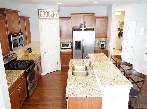 3rd image of 13161 Heath Grove Dr