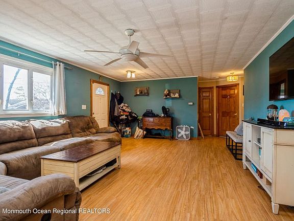 5th image of 632 Oakwood Dr
