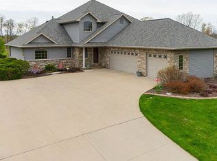 W9019 Black Otter Ct, Hortonville, WI 54944