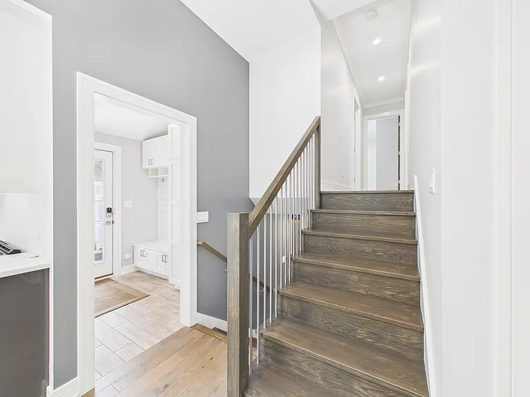 201 E Olive Ave — Photo 33