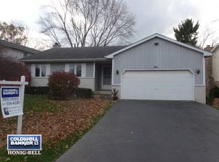 941 Pin Oak Cir, Cary, IL 60013