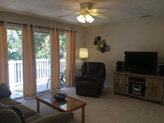 2nd image of 850 Mallery St #10T