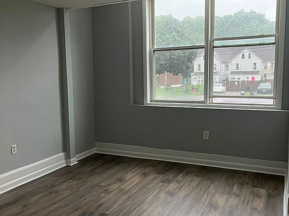2nd image of 582 S Main St APT 2