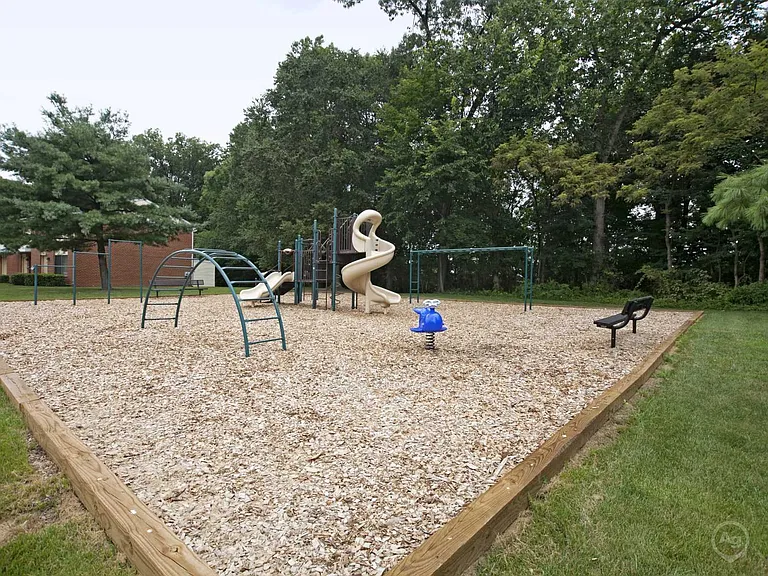 Howard Hills Rental Townhomes and Duplexes — Photo 31
