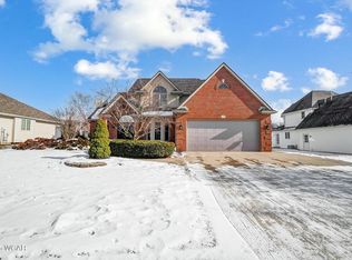 733 Timberview Dr, Findlay, OH 45840