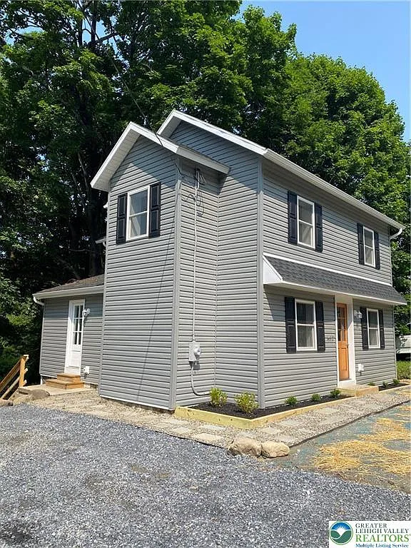 3 bed, 1.5 bath, 1328 sqft, $1,850 — Photo 3