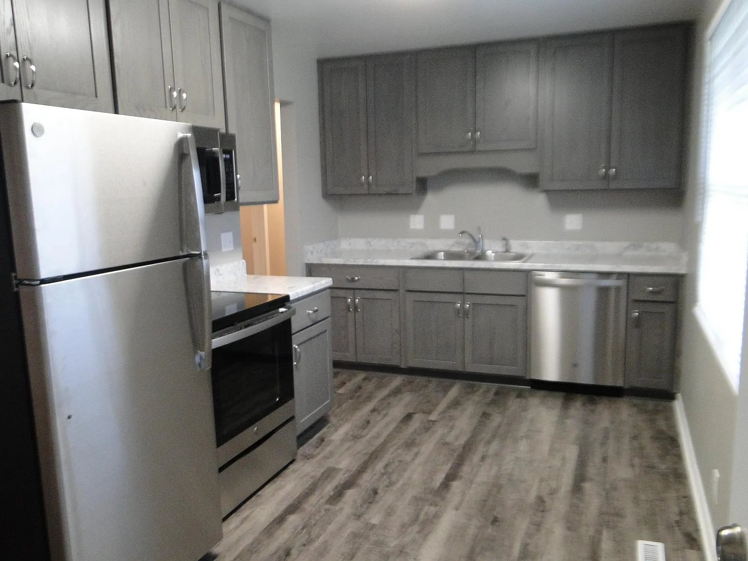 3 bed, 800 sqft, $1,100 — Photo 4