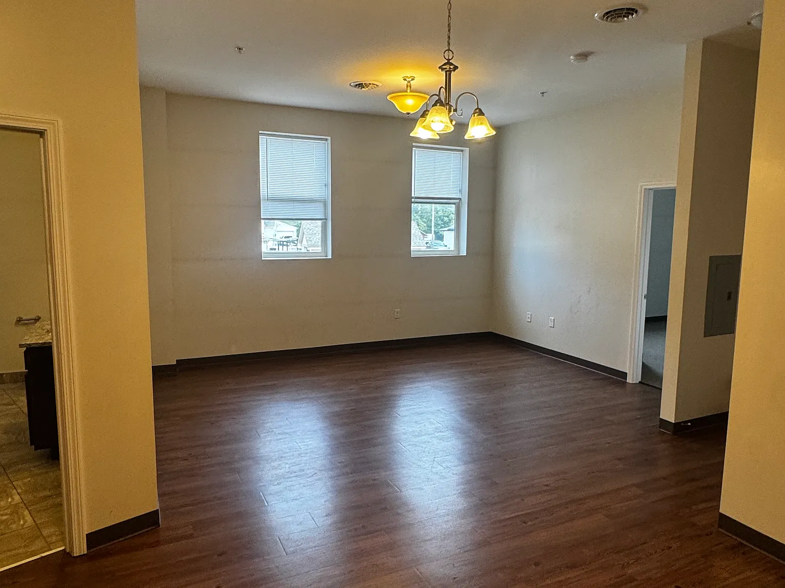1 bed, 800 sqft, $1,255 — Photo 3