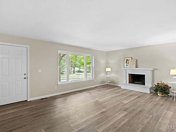 3rd image of 445 Washington St