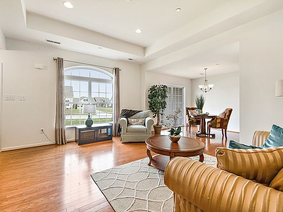 Living-Similar Photo