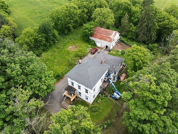4th image of 380 Stafford Ave