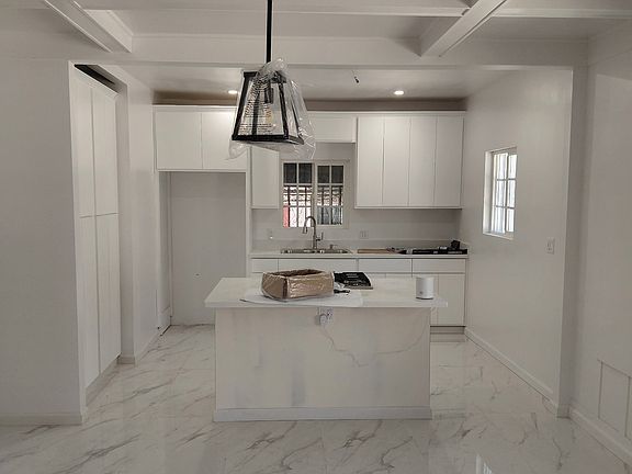 3rd image of 146 W 60th St