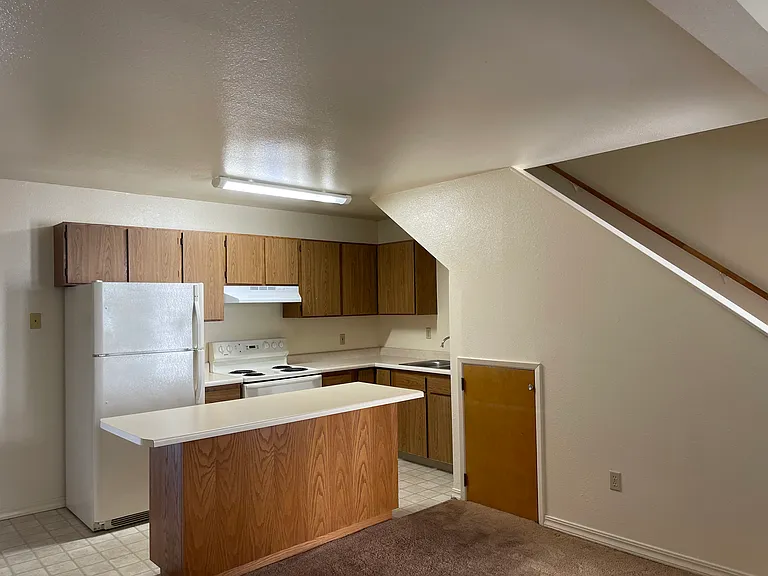 1039 9th St #6 — Photo 3