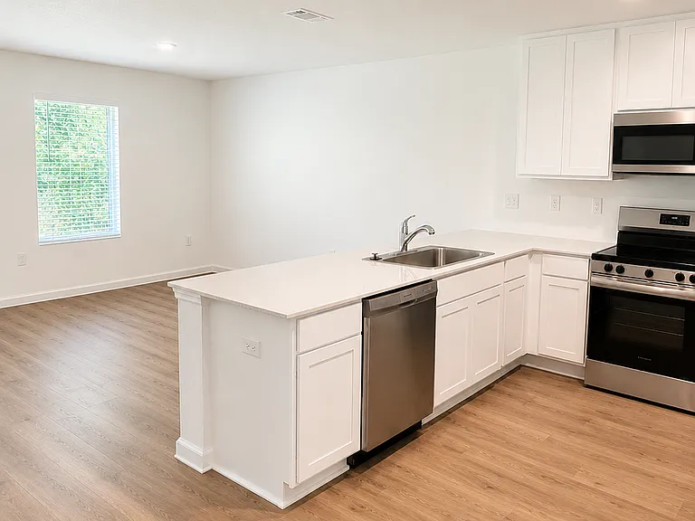 214 Bay Springs Blvd — Photo 3