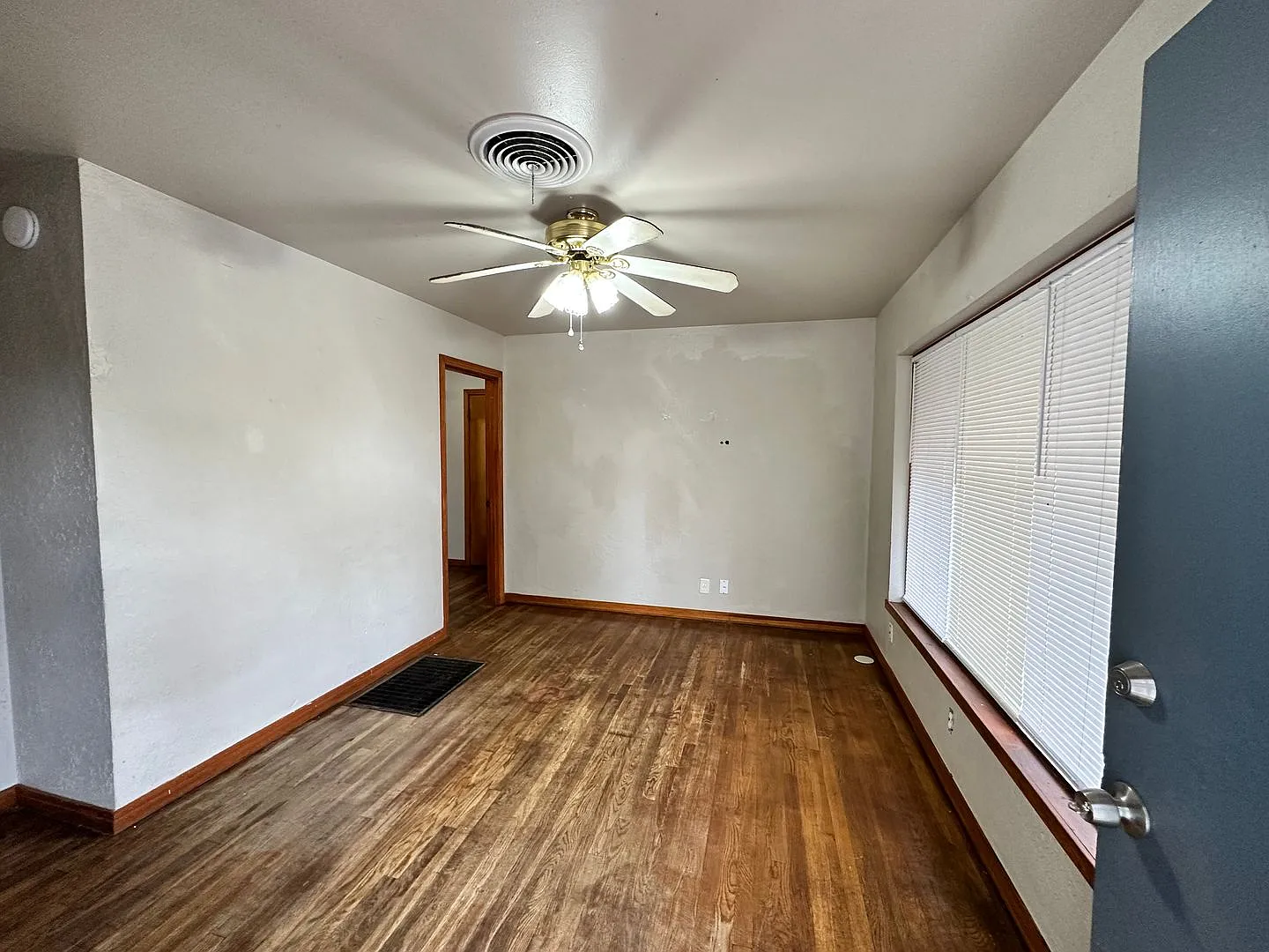 Cozy 2 Bedroom 2 Bathroom Home — Photo 2
