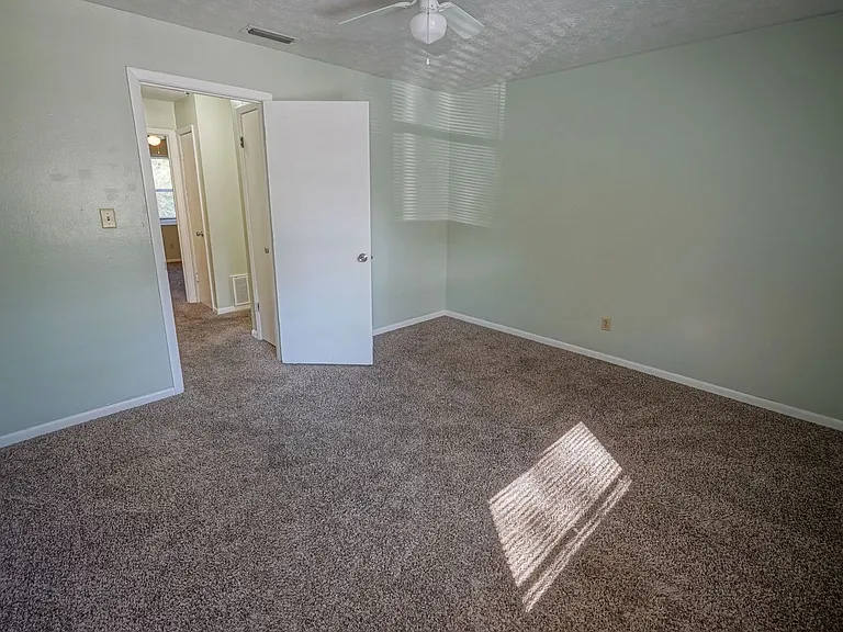 2304 Hartsfield Ct #B — Photo 12
