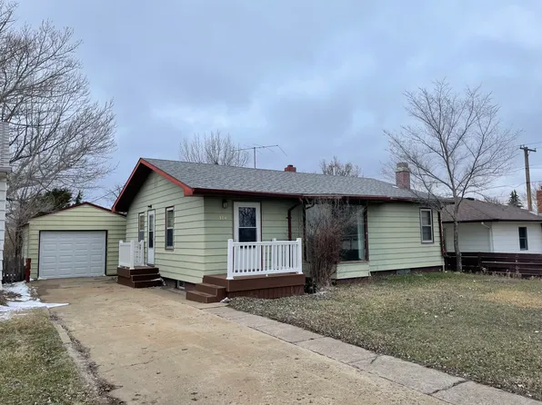304 6th Ave SW, Bowman, ND 58623
