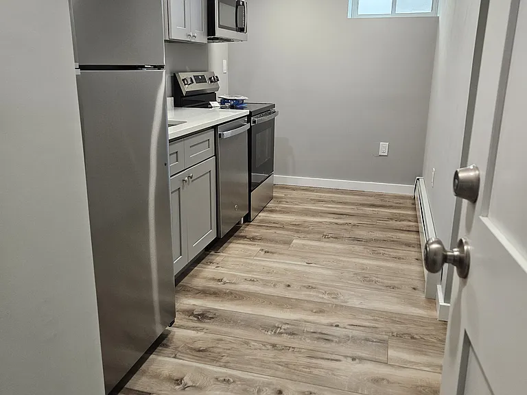 32 Irving St #B — Photo 2