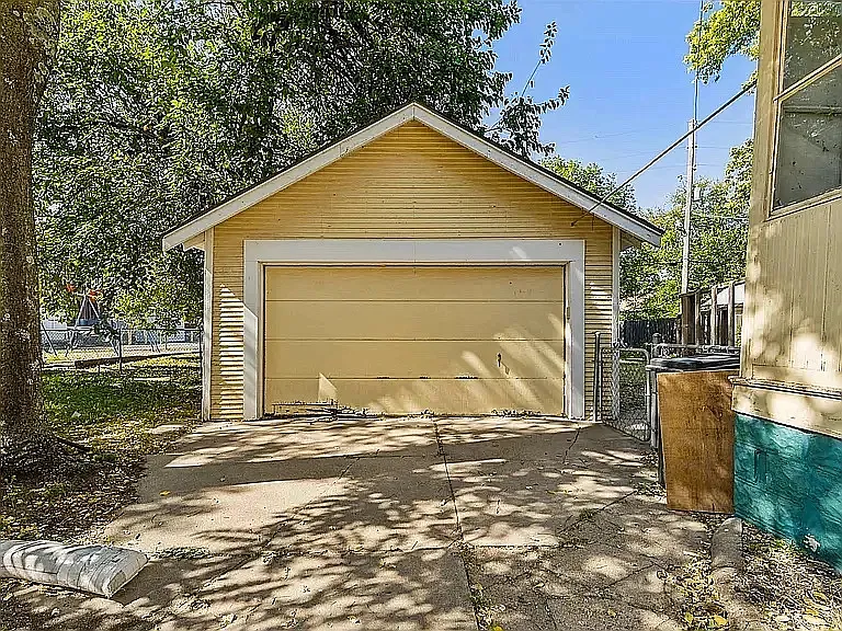 515 S Vine St — Photo 35
