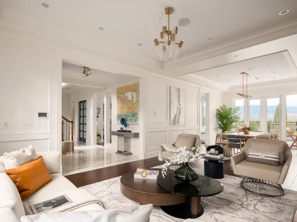 3955 Broadway W, Vancouver, BC V6R 2C2