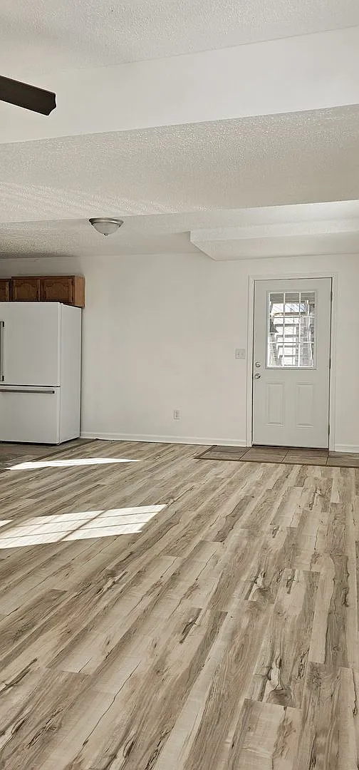 **Move-In Special: August free - Deposit moves you in** Beautifully updated 4 Bedroom/2 Bathroom ... — Photo 4