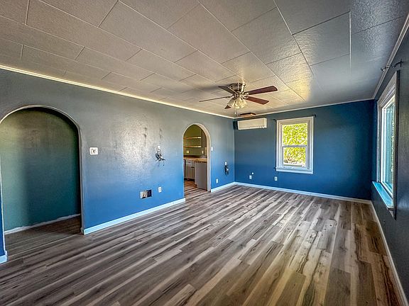 4th image of 601 SE Fairview St