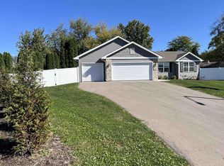 1615 Creston Park Dr, Janesville, WI 53545