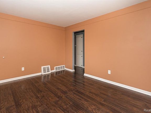 5th image of 29339 Coolidge St