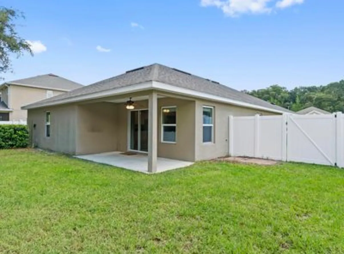 4 bed, 2012 sqft, $2,600 — Photo 3